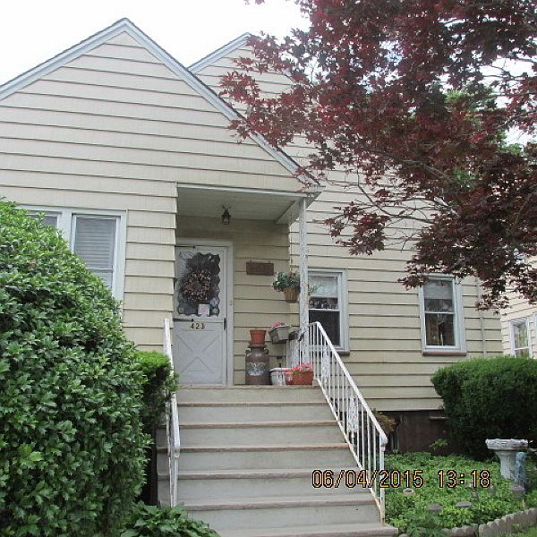 2nd image of 423 Grant St