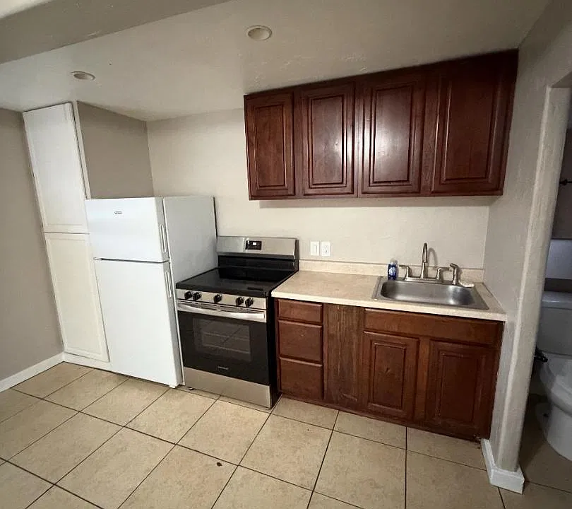 2221 E Spruce Ave #1