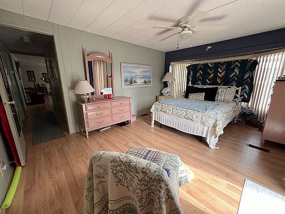 2nd image of 118 King Dr