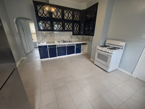 12815 Elm St Floor 2, Blue Island, IL 60406
