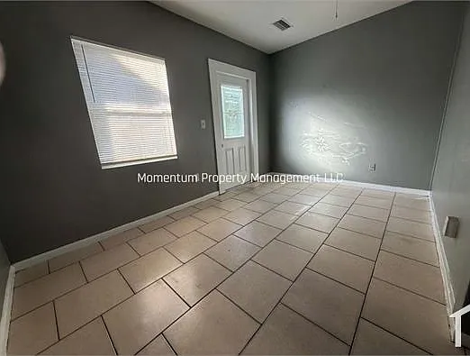 2909 N 17th St — Photo 4