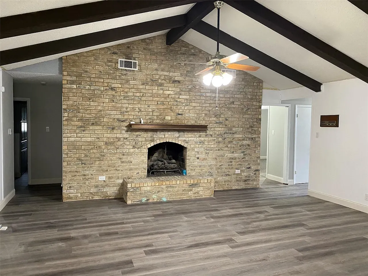 4 bed, 1803 sqft, $2,350 — Photo 2