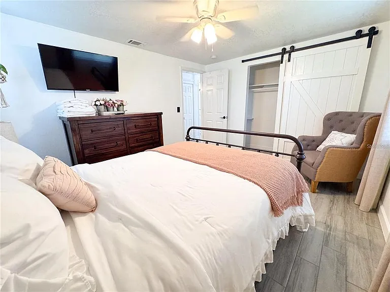 9616 Pine Ridge Ave — Photo 17