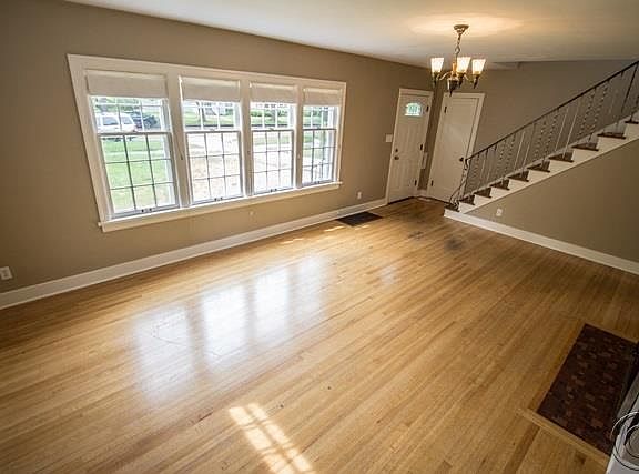 4th image of 230 University Ave