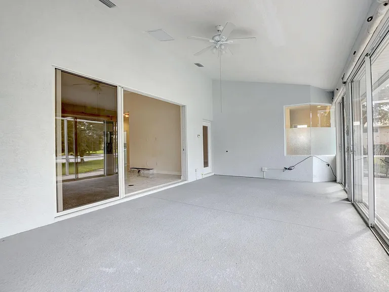 8028 Plantation Lakes Dr — Photo 39