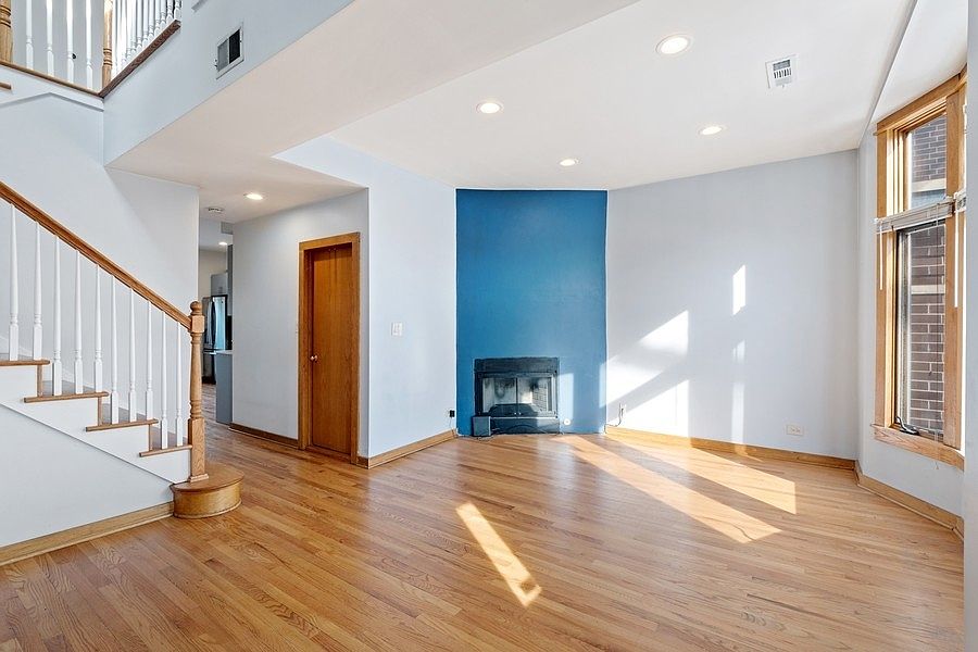 1st image of 1746 W Cornelia Ave #2