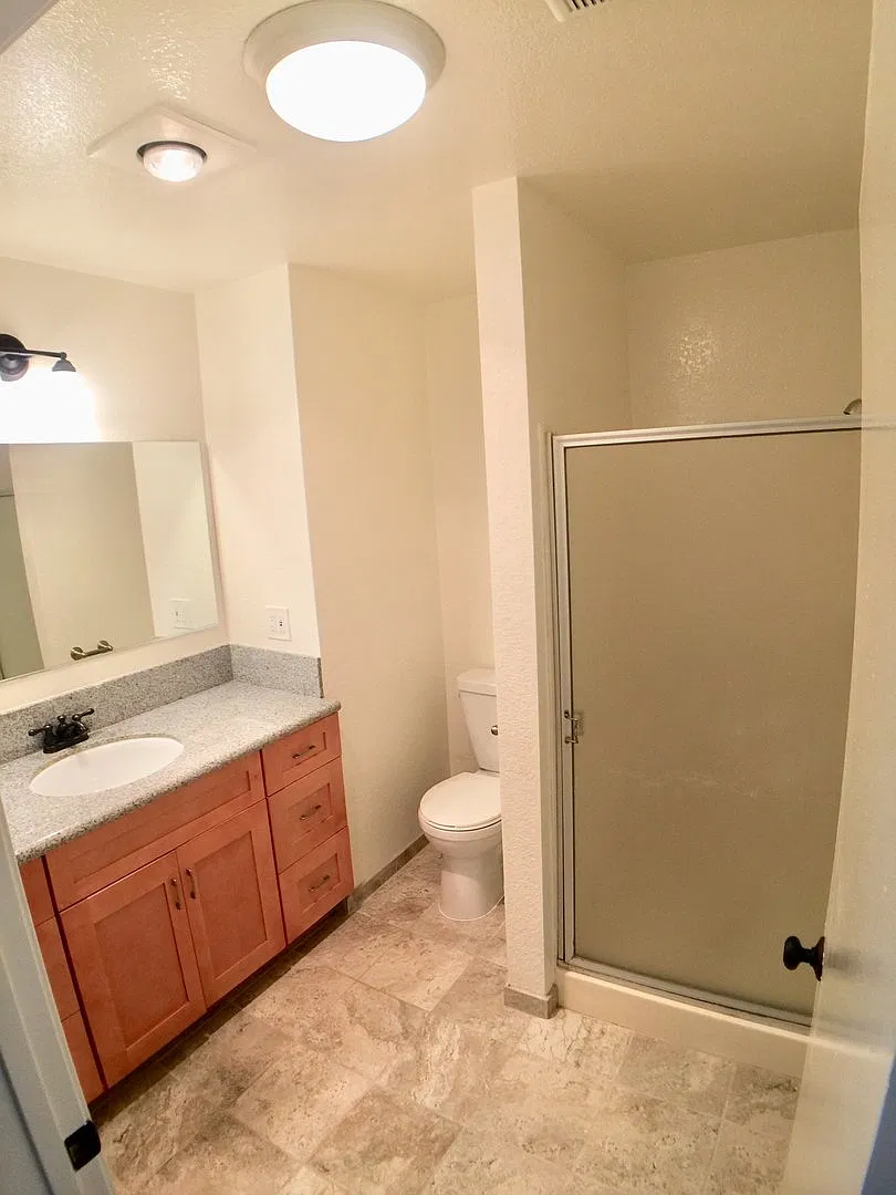 Delightful Living in Lawndale! — Photo 2