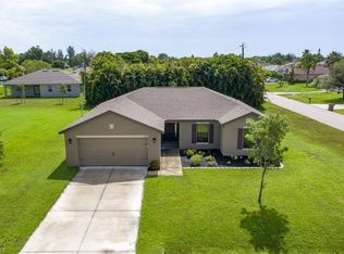 833 SW 14th Ave, Cape Coral, FL 33991