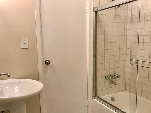5th image of 3215 Beverly Blvd #4