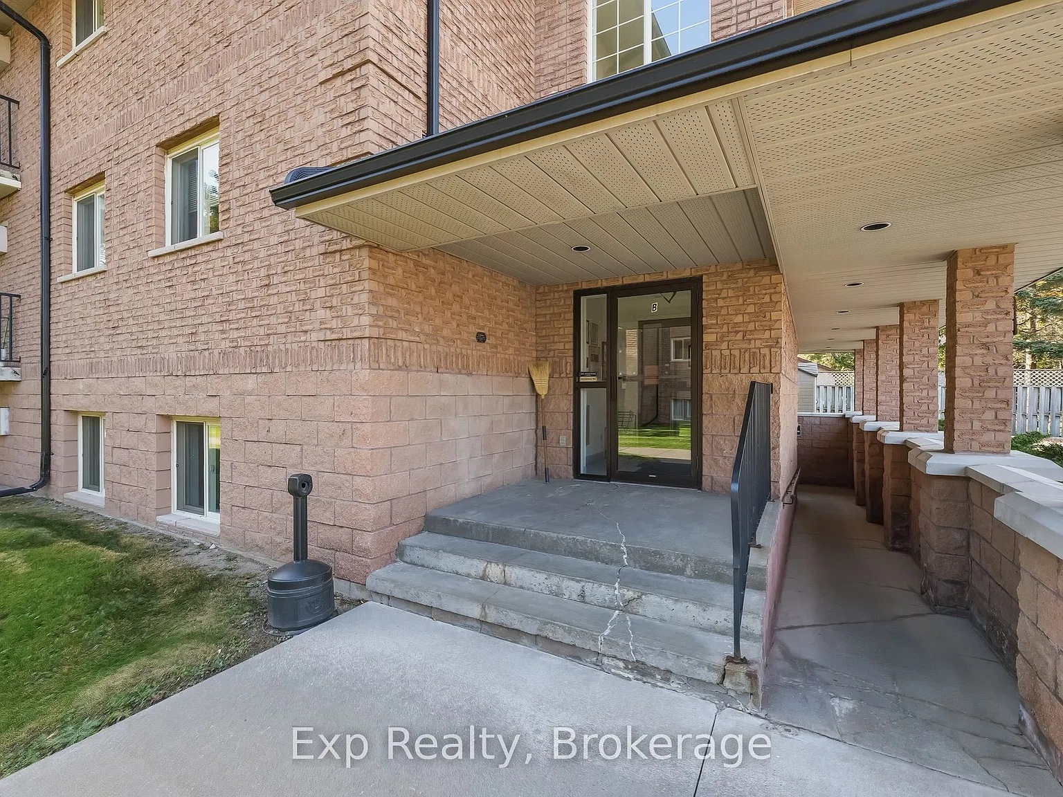 117 Prince Edward St — Photo 3