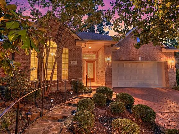 Welcome Home to 286 Creekwood West!