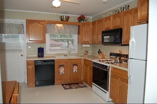 3rd image of 203 E 1st St