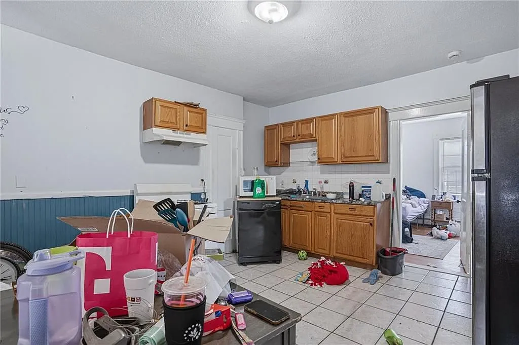 2 bed, 1.0 bath, 1778 sqft, $1,800 — Photo 3