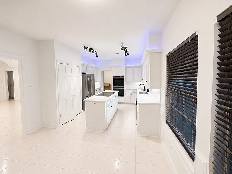 7218 Holder Forest Ct — Photo 48