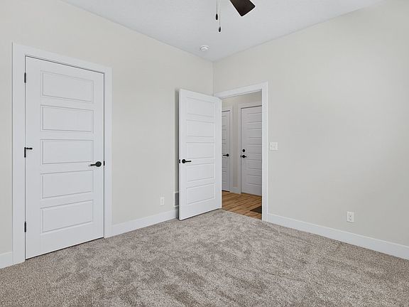 5th image of 412 N 2nd Ave
