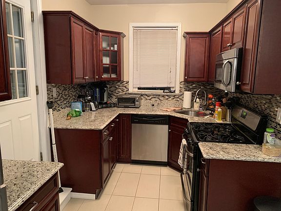 3rd image of 2879 Lawton Ave #2A
