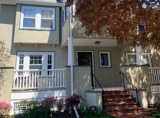 60 Oakwood Rd #1, Newton, MA 02460