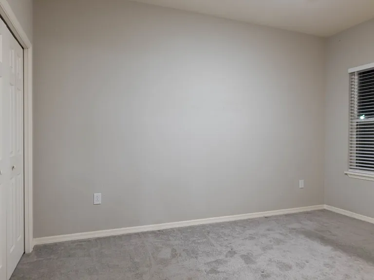 1069 Montgomery Ln — Photo 23