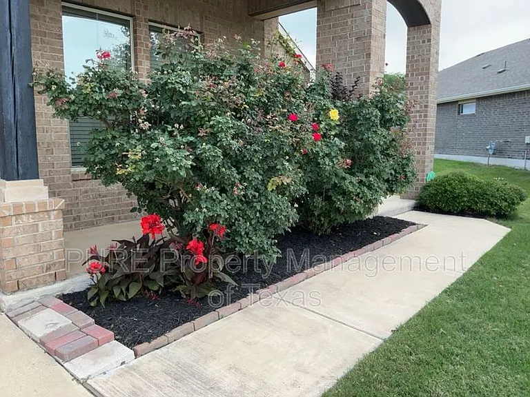 1019 Granbury Cv — Photo 2