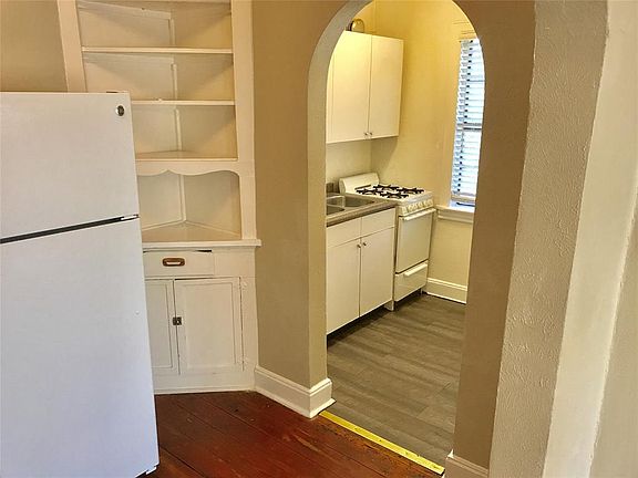 3rd image of 4400 Gaston Ave APT 17