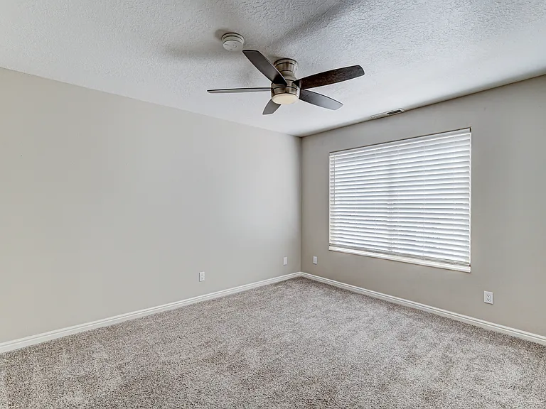 1545 W 5650 N — Photo 29