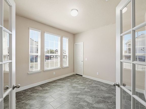 4th image of 5044 Forest Oak