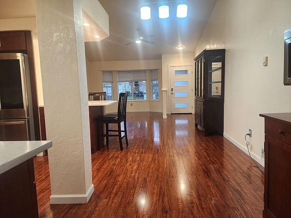 3rd image of 922 Schonberg Ln SE