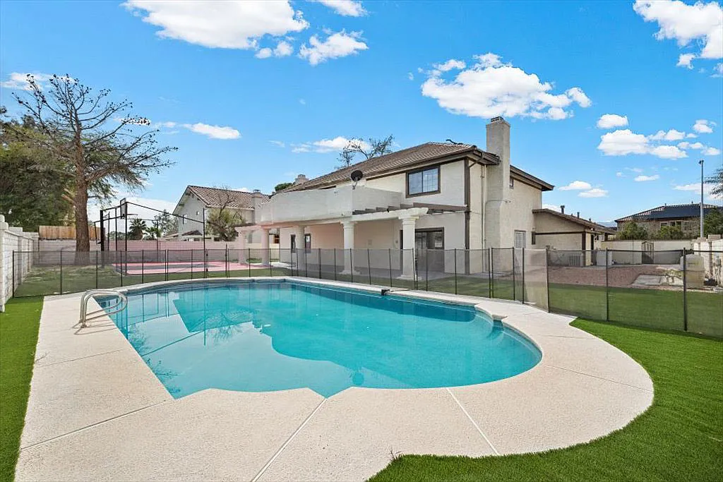 5 bed, 3.5 bath, 4234 sqft, $4,988 — Photo 1