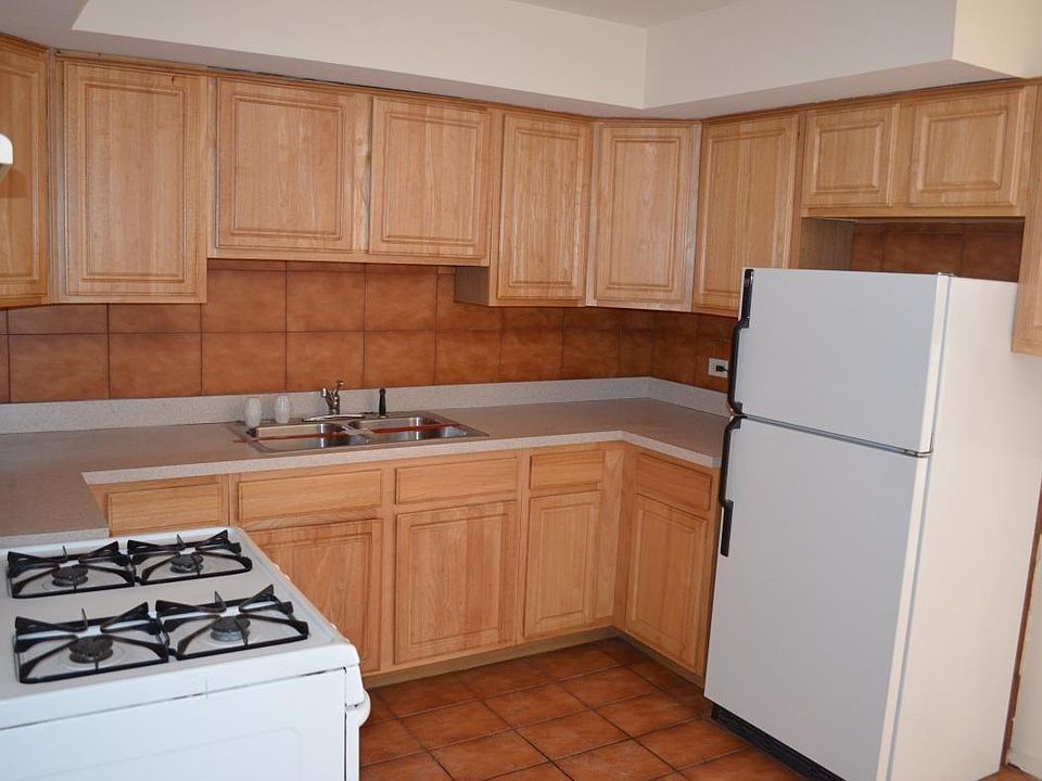 1st image of 105 Dover Dr