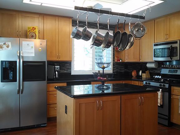 Kitchen - refrigerator is included