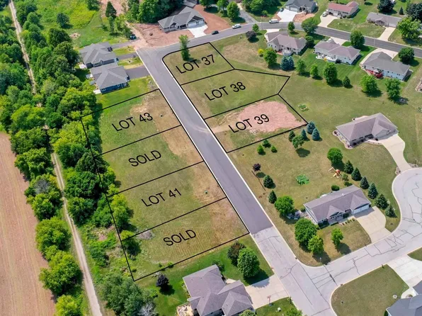 335 Division St #38, Luxemburg, WI 54217