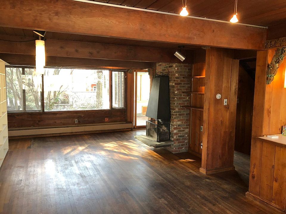 2nd image of 11 Bowdoin St