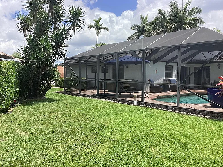 10496 Augusta Ct — Photo 40
