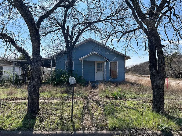 913 W Mesquite St, Coleman, TX 76834