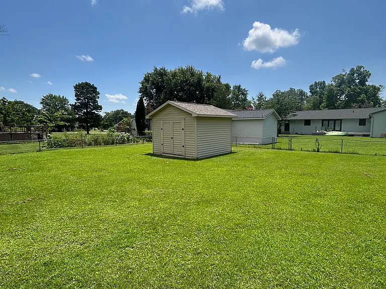 1601 Kirkwood Dr — Photo 4