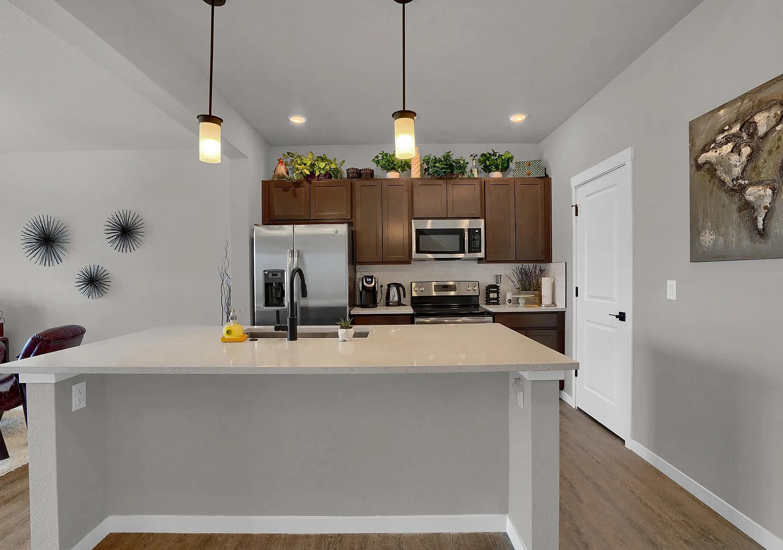 3 bed, 2.5 bath, 1812 sqft, $1,919 — Photo 2