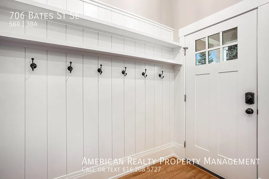 5 bed, 2400 sqft, $3,400 — Photo 2