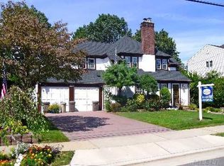 17 Cynthia Ct, Hempstead, NY 11550