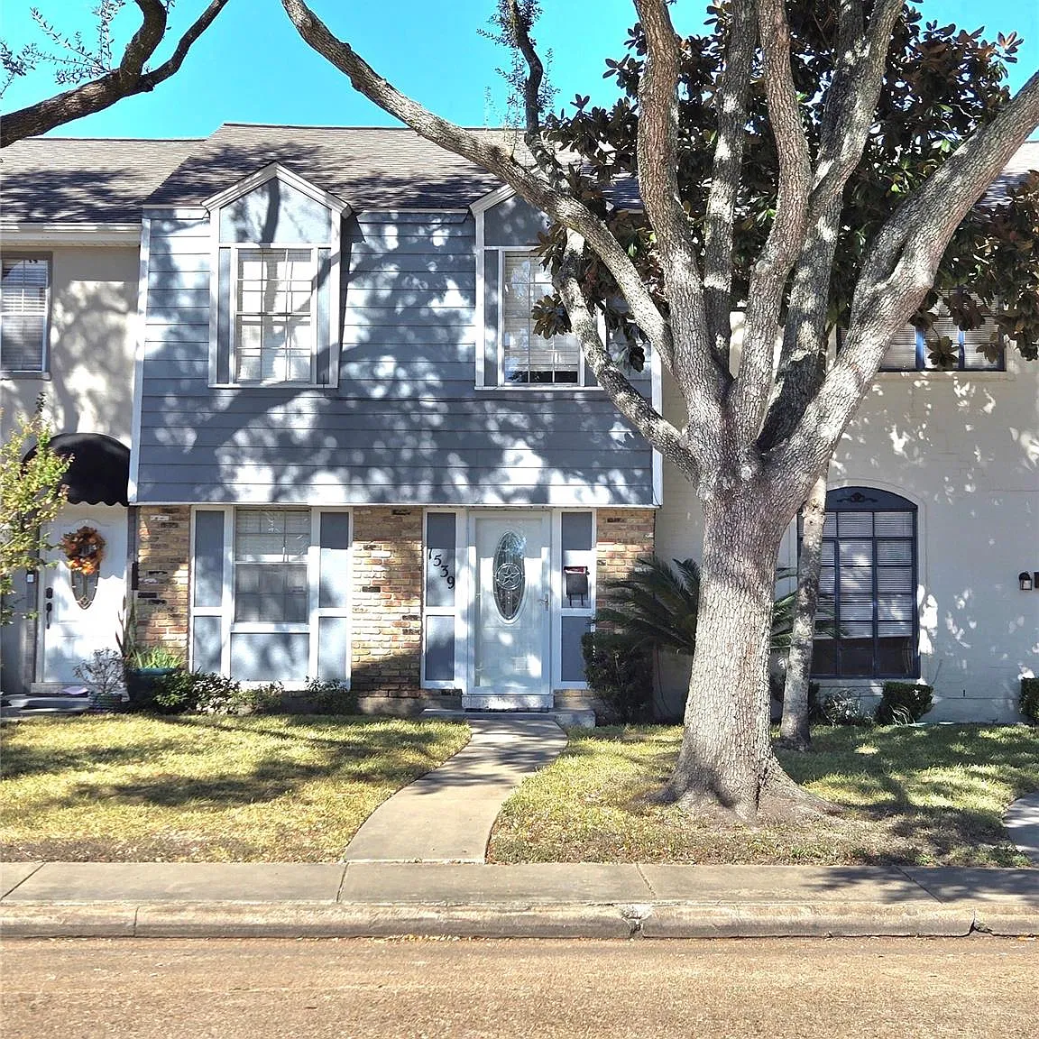 2 bed, 1.5 bath, 1296 sqft, $1,725 — Photo 1