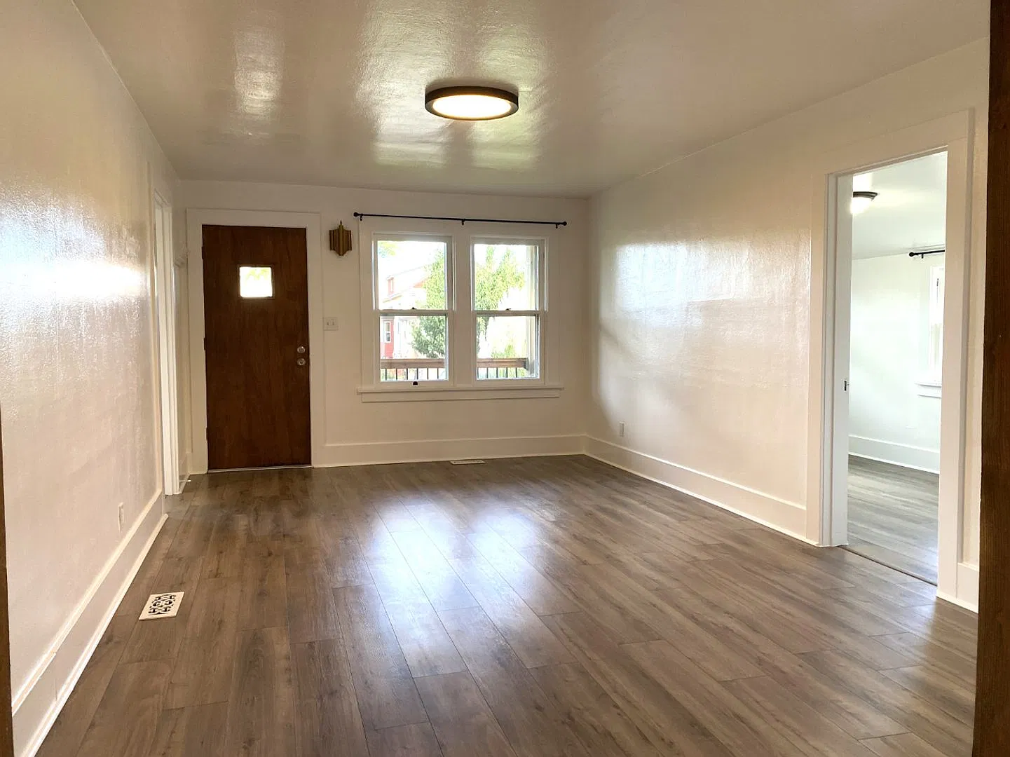 Updated 1928 Bungalow — Photo 3