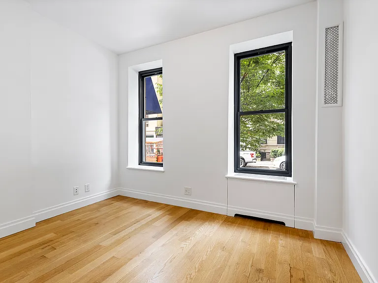 351 E 58th St #1F — Photo 7