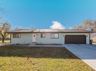 519 10th Ave E, West Fargo, ND 58078