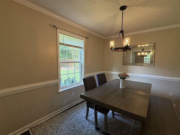 3rd image of 435 Wolf Run Ln