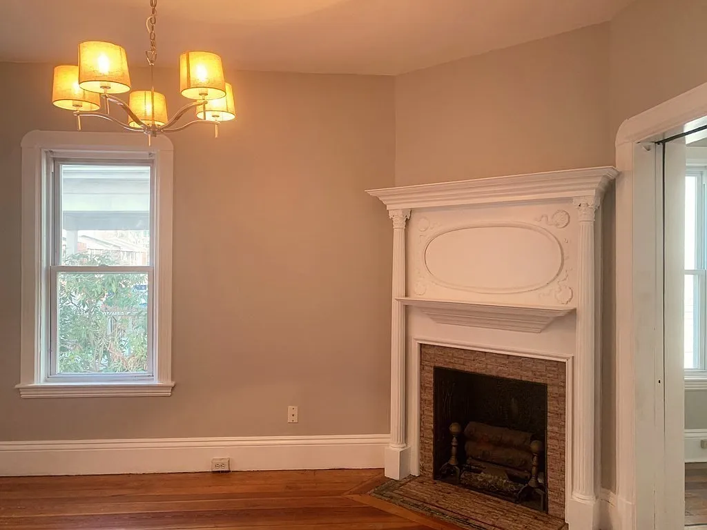 1 bed, 1.0 bath, 1200 sqft, $2,350 — Photo 4