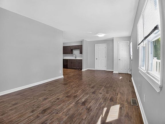4th image of 107 Berry Ave