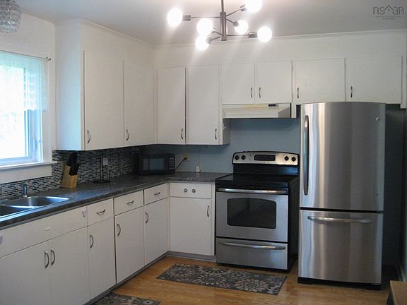 3rd image of 85 School St