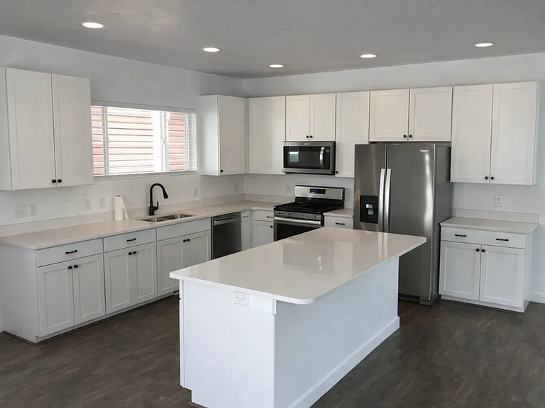 858 W Shelton Way — Photo 2