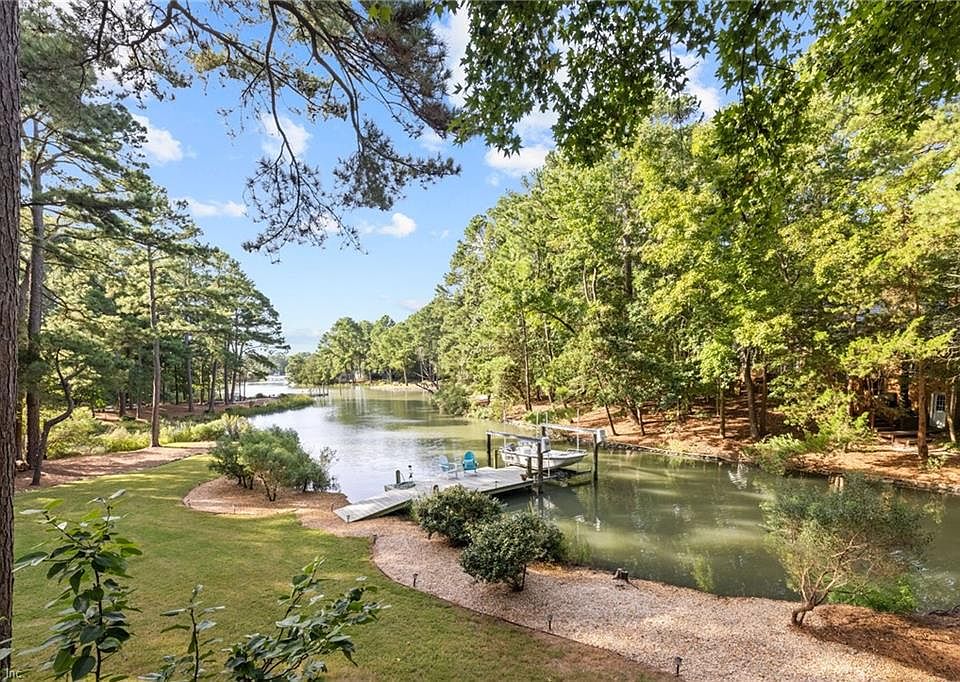 1st image of 2648 Shorehaven Dr