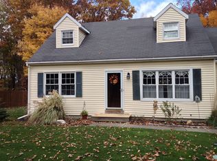 14 Matthew Dr, Schaghticoke, NY 12154