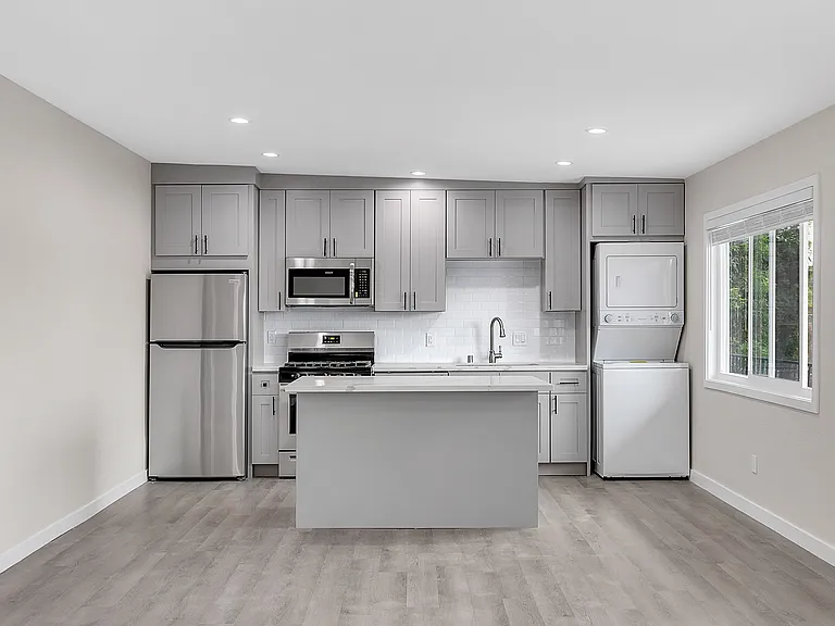 601-613 E Birch St #2B — Photo 7